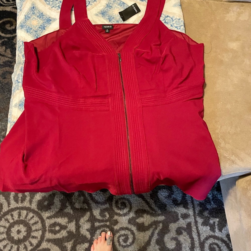 Zip up sleeveless dressy top.